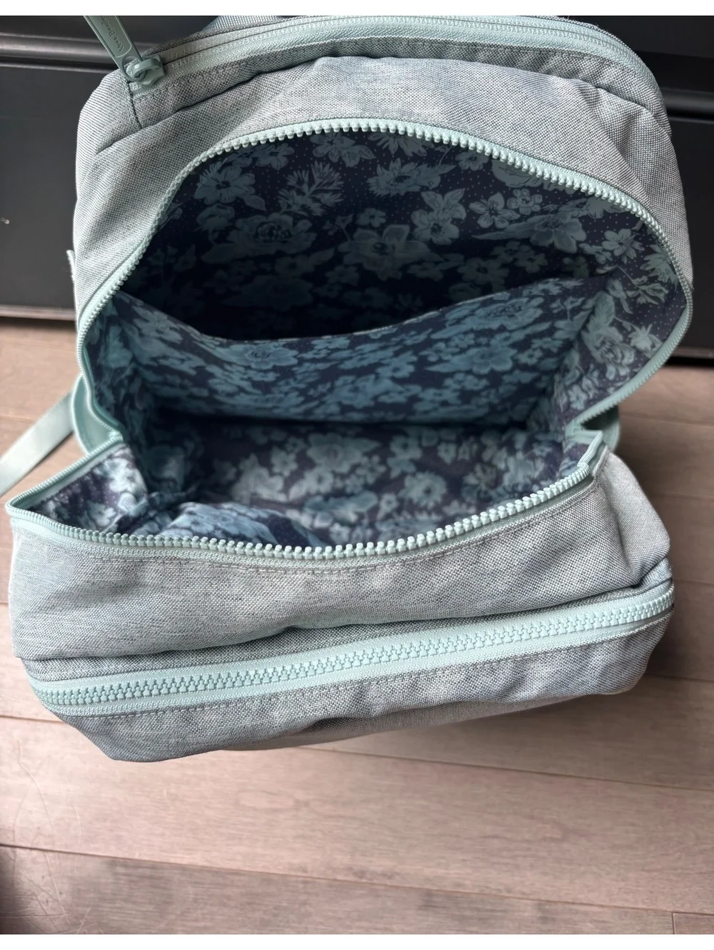 Light green Vera Bradley large backpack travel zip pockets unisex adult school